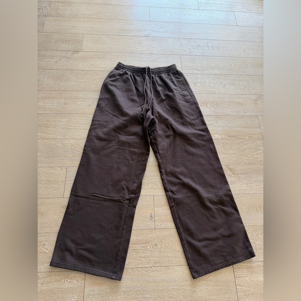 Skims Medium Brown Joggers. 🐻⚡️